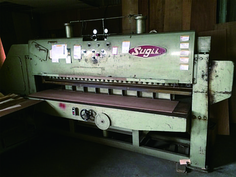 Sliced veneer cutter